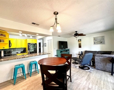3031 Quail Hollow - Photo Thumbnail 6
