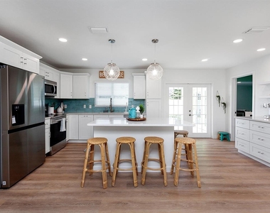3049 Wood Street - Photo Thumbnail 9
