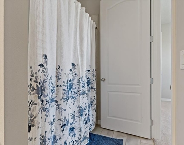4604 Tobermory Way - Photo Thumbnail 34