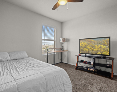 956 Clapham Street - Photo Thumbnail 7
