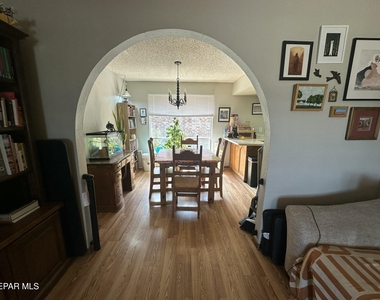 504 E University Avenue - Photo Thumbnail 8