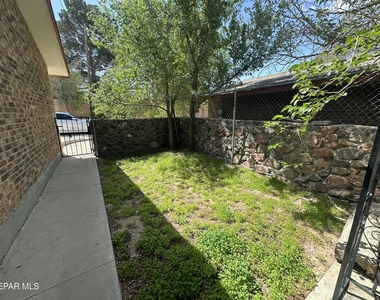 504 E University Avenue - Photo Thumbnail 21