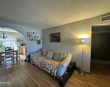 504 E University Avenue - Photo Thumbnail 7