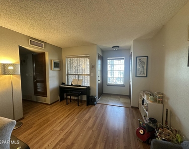 504 E University Avenue - Photo Thumbnail 6