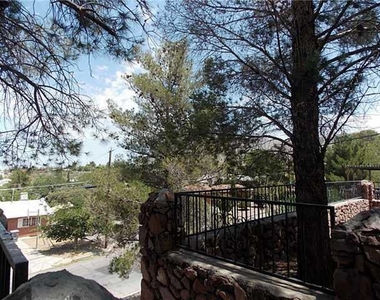 504 E University Avenue - Photo Thumbnail 1