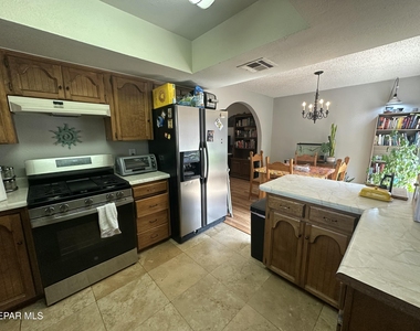 504 E University Avenue - Photo Thumbnail 10