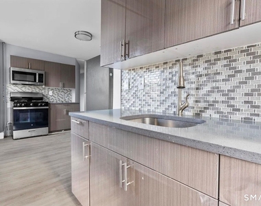 746 Maple Street - Photo Thumbnail 2