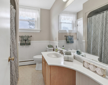 292 Coram Avenue - Photo Thumbnail 6