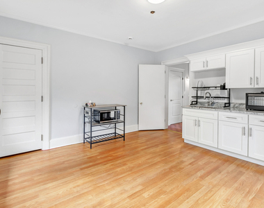 292 Coram Avenue - Photo Thumbnail 4