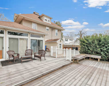 292 Coram Avenue - Photo Thumbnail 14