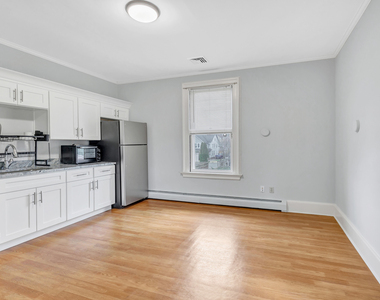 292 Coram Avenue - Photo Thumbnail 5