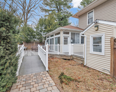 292 Coram Avenue - Photo Thumbnail 13
