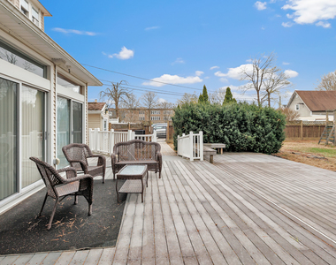 292 Coram Avenue - Photo Thumbnail 15