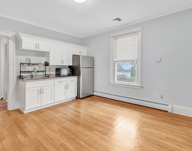 292 Coram Avenue - Photo Thumbnail 3