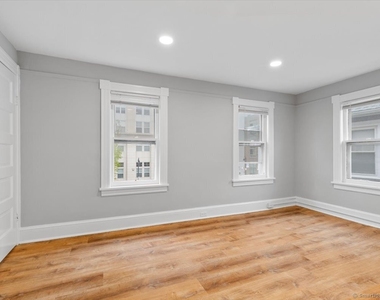 816 Pacific Street - Photo Thumbnail 3