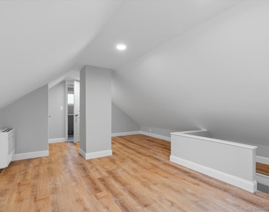 816 Pacific Street - Photo Thumbnail 6