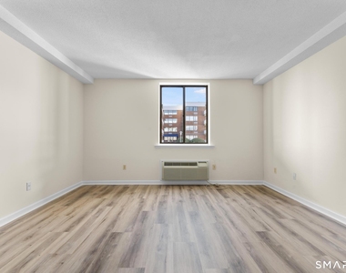 1460 Elm Street - Photo Thumbnail 23