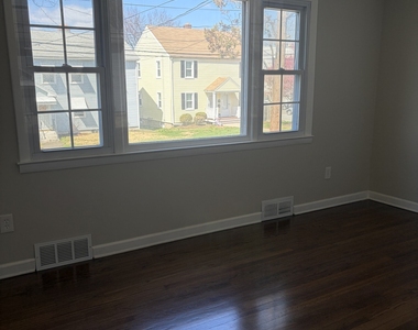 123 Longview Avenue - Photo Thumbnail 6