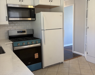 123 Longview Avenue - Photo Thumbnail 3
