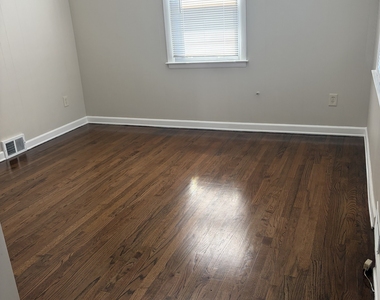 123 Longview Avenue - Photo Thumbnail 7