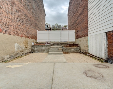 5264 Dresden Way - Photo Thumbnail 13