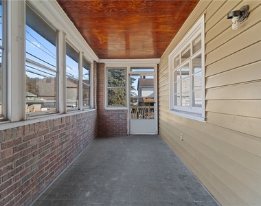 1001 5th St - Photo Thumbnail 2