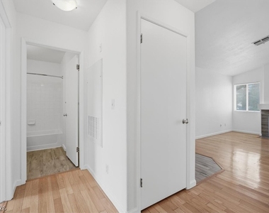 556 Yacht Harbor Drive - Photo Thumbnail 17