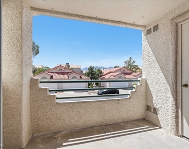 556 Yacht Harbor Drive - Photo Thumbnail 9