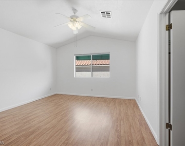 556 Yacht Harbor Drive - Photo Thumbnail 13