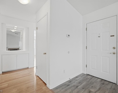 556 Yacht Harbor Drive - Photo Thumbnail 10