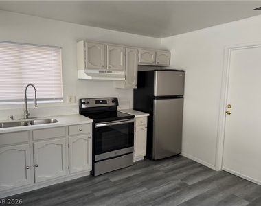 5206 Golden Lane - Photo Thumbnail 8