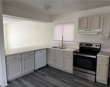 5206 Golden Lane - Photo Thumbnail 11