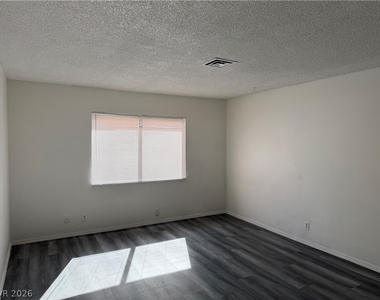 5206 Golden Lane - Photo Thumbnail 2
