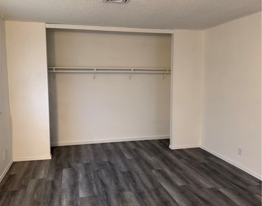 5206 Golden Lane - Photo Thumbnail 27