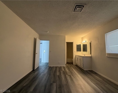 5206 Golden Lane - Photo Thumbnail 24