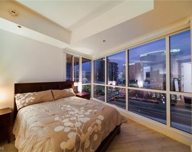 4525 Dean Martin Drive - Photo Thumbnail 11