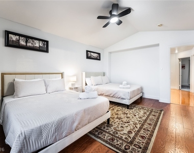 7965 Laurelton Place - Photo Thumbnail 10