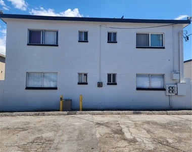 2905 Elm Avenue - Photo Thumbnail 3