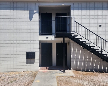 2905 Elm Avenue - Photo Thumbnail 1