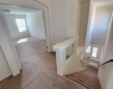 5882 Azzura Palms Avenue - Photo Thumbnail 7