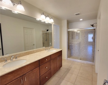 5882 Azzura Palms Avenue - Photo Thumbnail 16