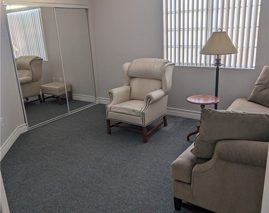 1830 N Buffalo Drive - Photo Thumbnail 7