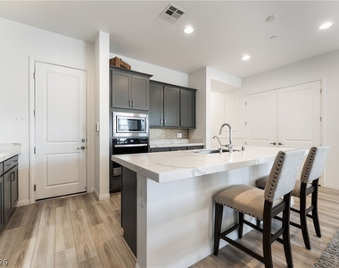 110 Ibiza Lake Drive - Photo Thumbnail 17