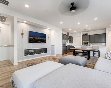 110 Ibiza Lake Drive - Photo Thumbnail 11