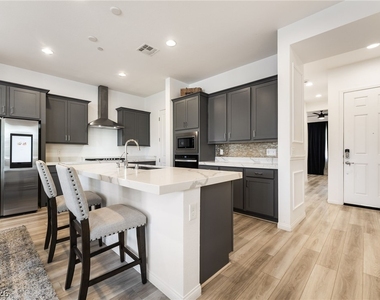 110 Ibiza Lake Drive - Photo Thumbnail 16