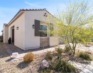 110 Ibiza Lake Drive - Photo Thumbnail 2