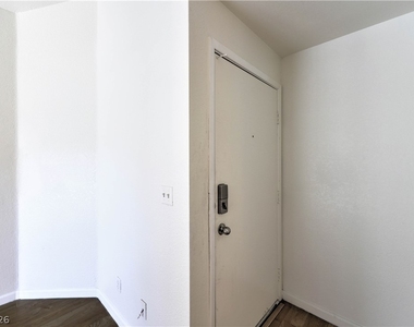 460 Elm Drive - Photo Thumbnail 4