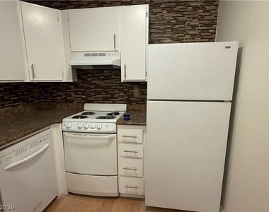 460 Elm Drive - Photo Thumbnail 5