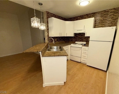 460 Elm Drive - Photo Thumbnail 7
