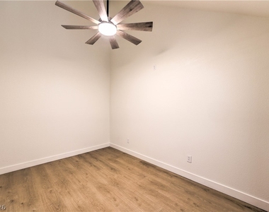 460 Elm Drive - Photo Thumbnail 11